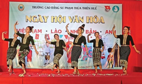 Tình hữu nghị sinh viên Việt – Lào Tình hữu nghị sinh viên Việt – Lào