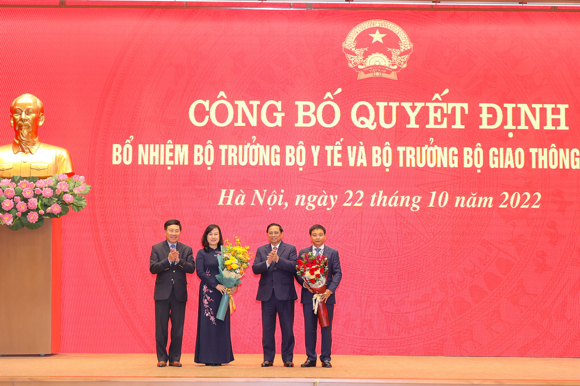 Thủ tướng Phạm Minh Chính trao Quyết định bổ nhiệm hai Bộ trưởng Thủ tướng Phạm Minh Chính trao Quyết định bổ nhiệm hai Bộ trưởng