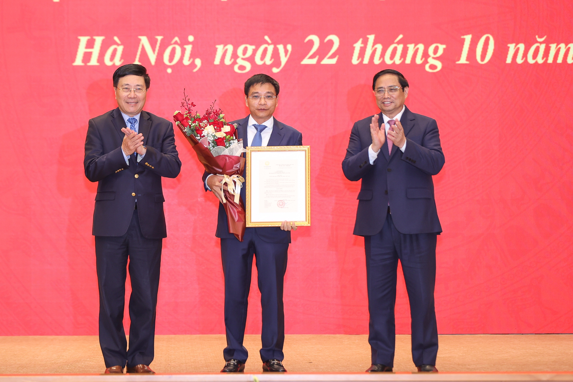 Thủ tướng Phạm Minh Chính trao Quyết định bổ nhiệm hai Bộ trưởng Thủ tướng Phạm Minh Chính trao Quyết định bổ nhiệm hai Bộ trưởng