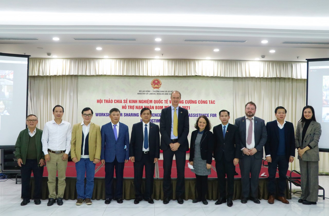 Tại Hội thảo, nhiều giải pháp hiệu quả hỗ trợ nạn nhân bom mìn được các nước chia sẻ với Việt Nam Tại Hội thảo, nhiều giải pháp hiệu quả hỗ trợ nạn nhân bom mìn được các nước chia sẻ với Việt Nam