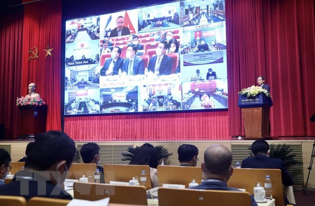 Bộ trưởng Bộ Ngoại giao Bùi Thanh Sơn phát biểu chỉ đạo hội nghị. (Ảnh: Lâm Khánh/TTXVN) Bộ trưởng Bộ Ngoại giao Bùi Thanh Sơn phát biểu chỉ đạo hội nghị. (Ảnh: Lâm Khánh/TTXVN)