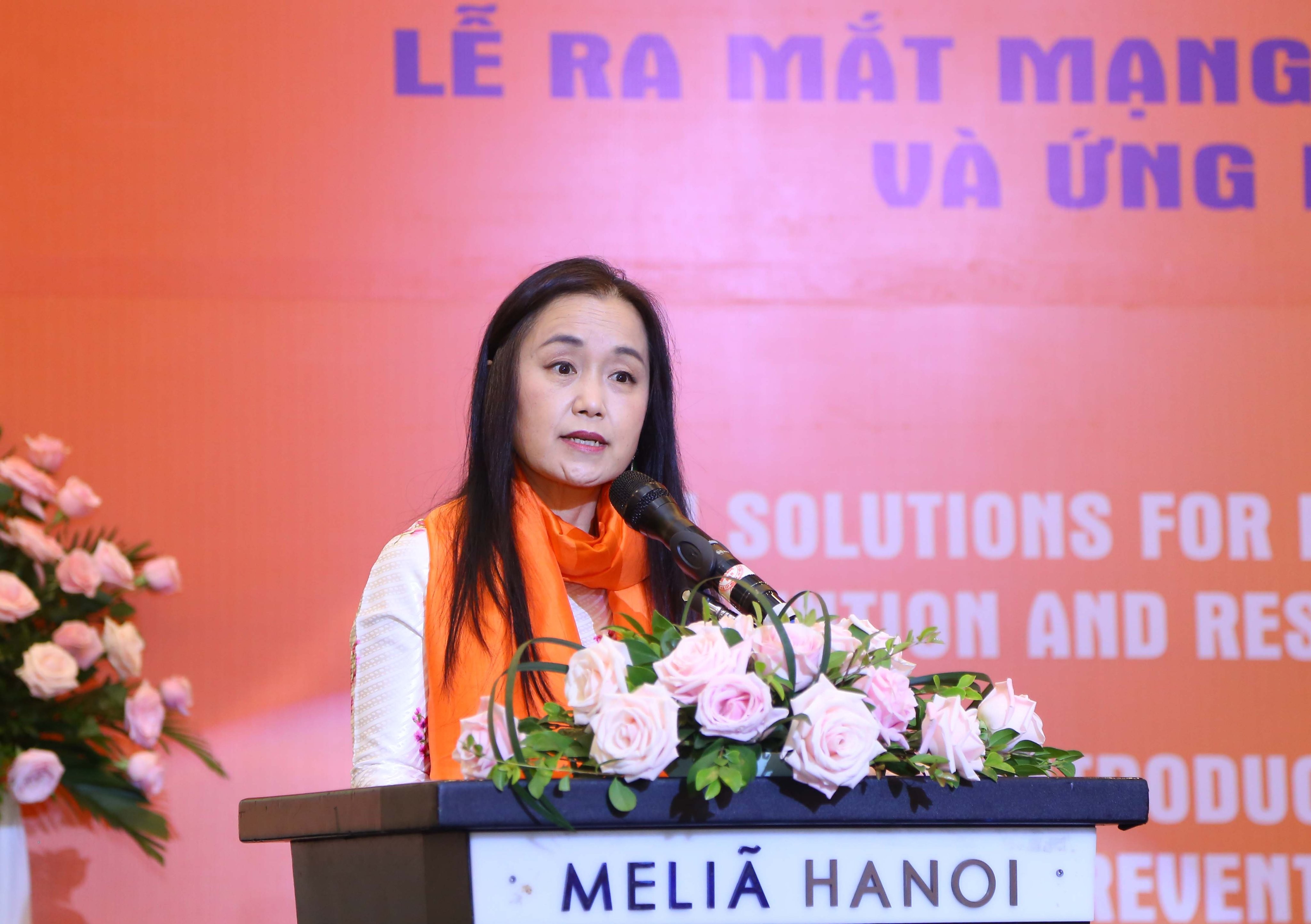 Theo bà Naomi Kitahara, Trưởng Đại diện UNFPA tại Việt Nam: cần có nhiều sáng kiến đổi mới hơn nữa với sự tham gia của thế hệ trẻ nhằm hướng tới thay đổi các chuẩn mực văn hóa và xã hội về bạo lực đối với phụ nữ. Theo bà Naomi Kitahara, Trưởng Đại diện UNFPA tại Việt Nam: cần có nhiều sáng kiến đổi mới hơn nữa với sự tham gia của thế hệ trẻ nhằm hướng tới thay đổi các chuẩn mực văn hóa và xã hội về bạo lực đối với phụ nữ.