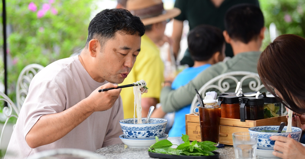 ນັກທ່ອງທ່ຽວ ສ.ເກົາຫຼີ ເປັນອັນດັບໜຶ່ງໃນບັນດາປະເທດທີ່ຖືກດຶງດູດຍ້ອນອາຫານ ຫວຽດນາມ ນັກທ່ອງທ່ຽວ ສ.ເກົາຫຼີ ເປັນອັນດັບໜຶ່ງໃນບັນດາປະເທດທີ່ຖືກດຶງດູດຍ້ອນອາຫານ ຫວຽດນາມ