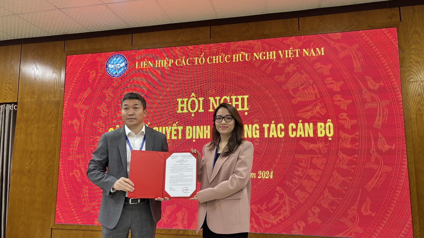 ຈົດໝາຍອວຍພອນເນື່ອງໃນໂອກາດສະເຫຼີມສະຫຼອງ 74 ປີແຫ່ງວັນມູນເຊື້ອສະຫະພັນບັນດາອົງການມິດຕະພາບຫວຽດນາມ