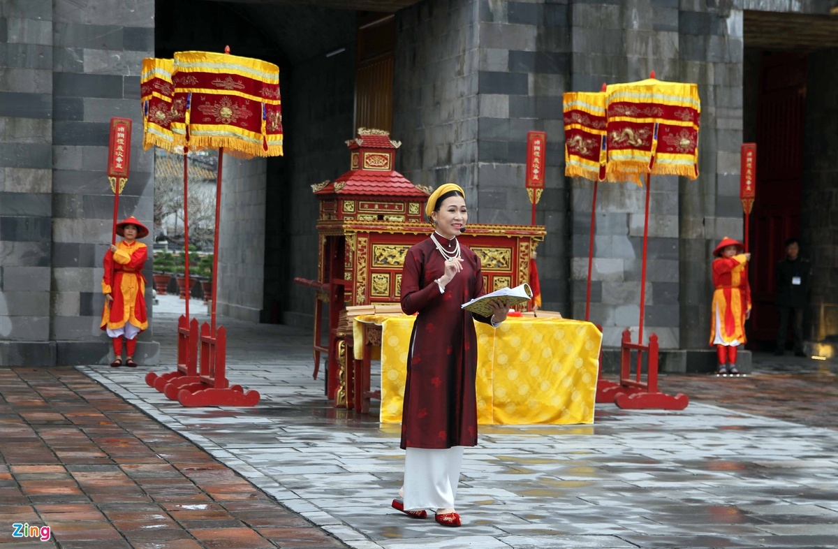 Replication of New Year's 'Calendar book distribution' ceremony in Hue Replication of New Year's 'Calendar book distribution' ceremony in Hue