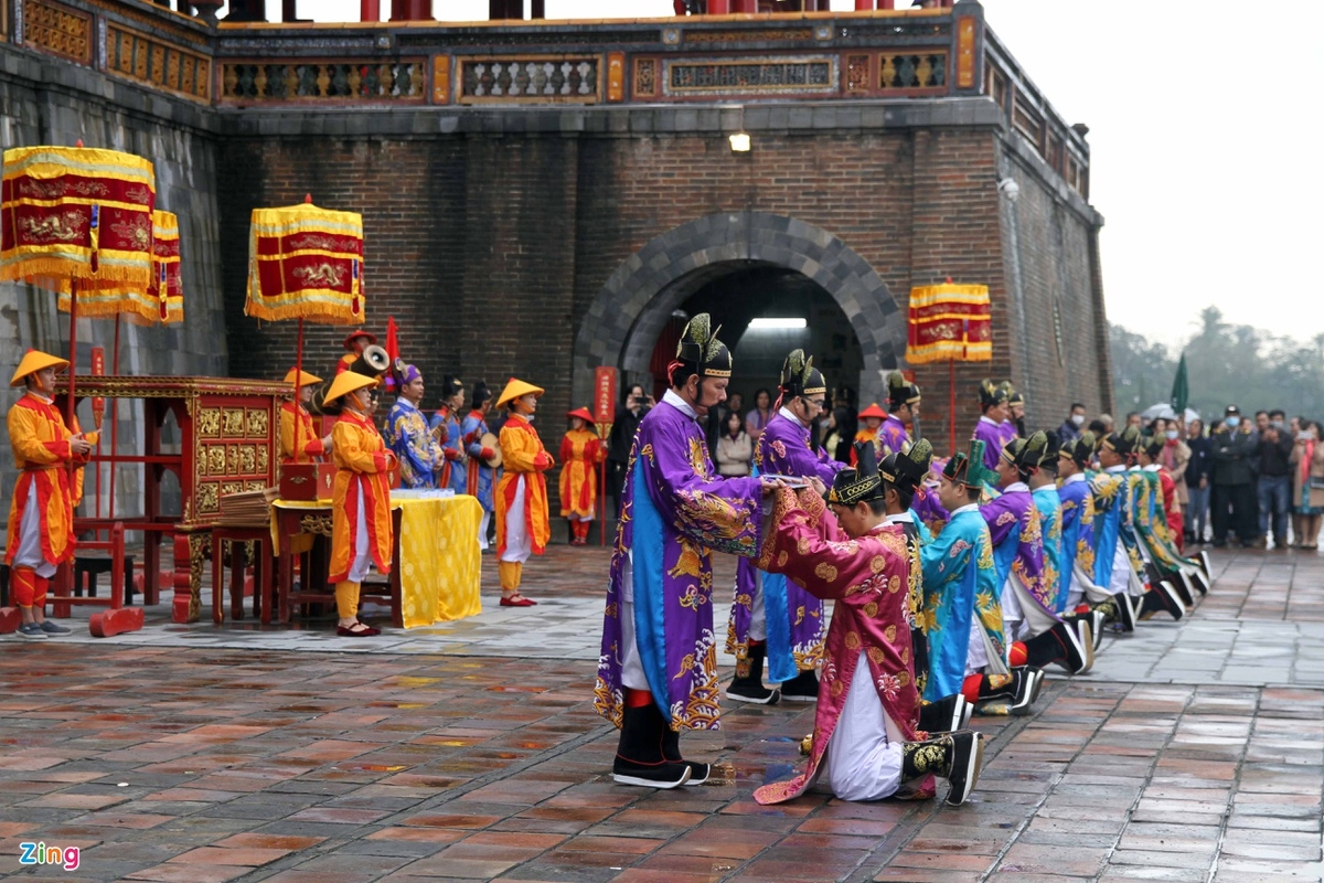 Replication of New Year's 'Calendar book distribution' ceremony in Hue Replication of New Year's 'Calendar book distribution' ceremony in Hue