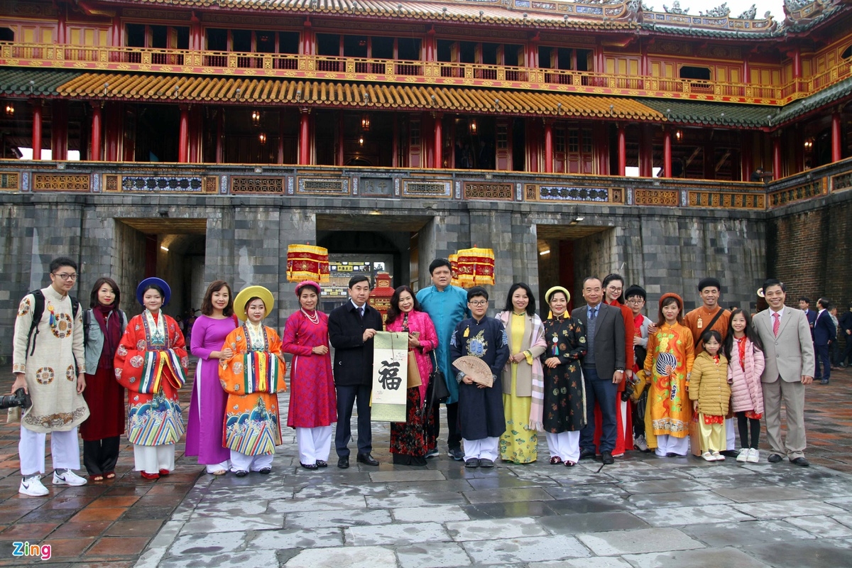 Replication of New Year's 'Calendar book distribution' ceremony in Hue Replication of New Year's 'Calendar book distribution' ceremony in Hue