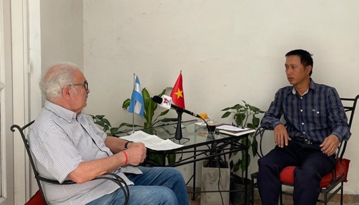 undefined General Secretary of the Communist Party of Argentina Victor Gorodeki Kot (L) in an interview granted to the media (Photo: VNA)