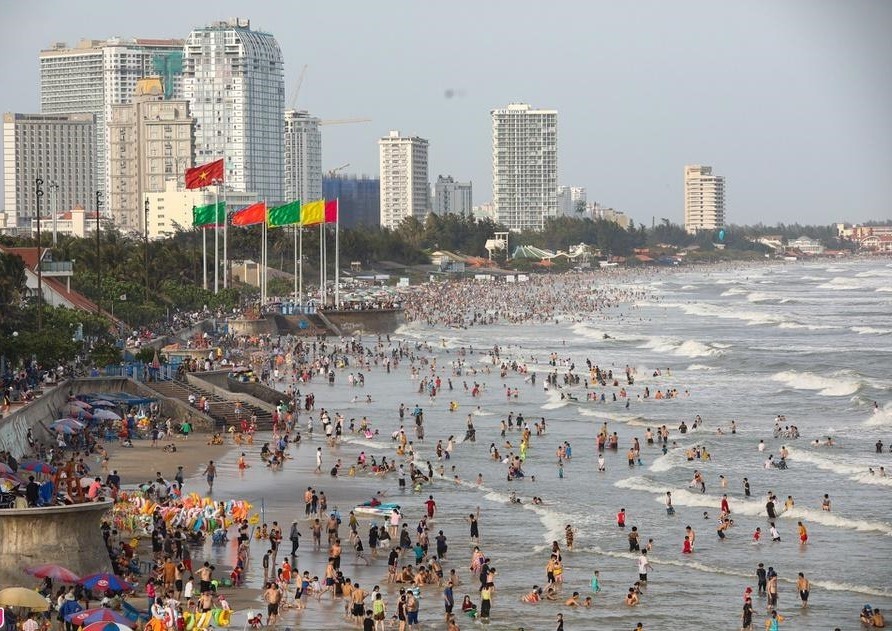 Tourist Sites Filled with Holidaymakers on New Year Tourist Sites Filled with Holidaymakers on New Year