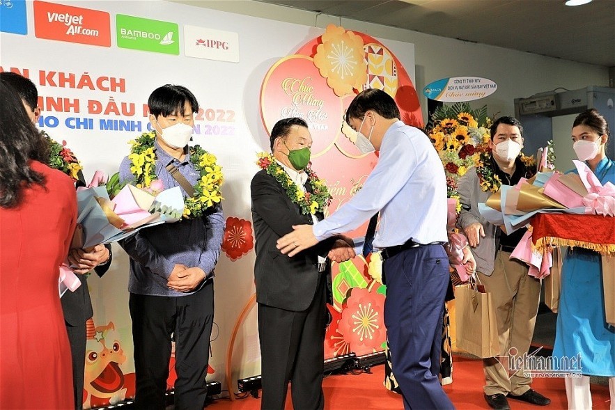Tourist Sites Filled with Holidaymakers on New Year Tourist Sites Filled with Holidaymakers on New Year