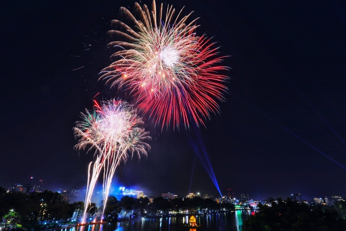 undefined Firework display in Hanoi on January 1, 2021 (Photo: VNE)