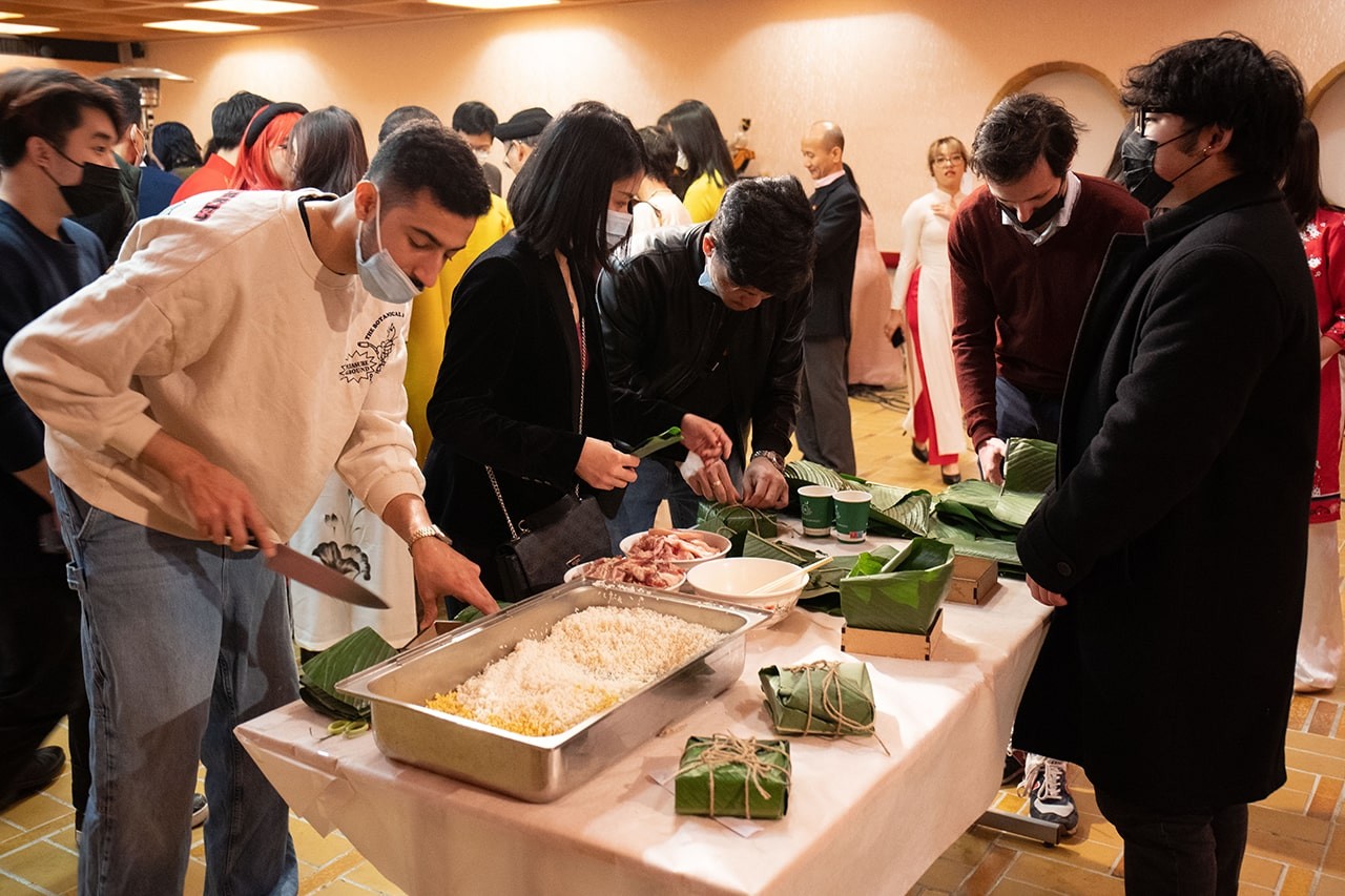 Vietnamese Students Enjoy Chung Cake Day in France Vietnamese Students Enjoy Chung Cake Day in France