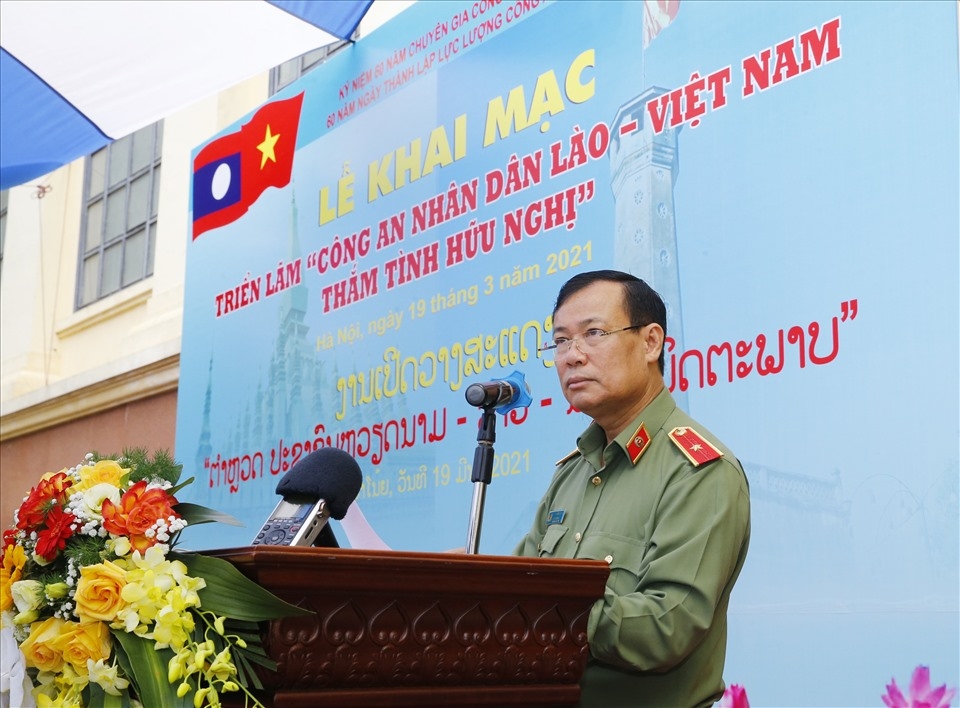 Lao - Vietnam People's Public Security: Attachment and Gratitute Lao - Vietnam People's Public Security: Attachment and Gratitute