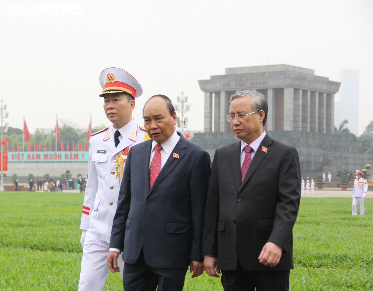 Party, State leaders pay tributes to late President Ho ahead of last NA session Party, State leaders pay tributes to late President Ho ahead of last NA session
