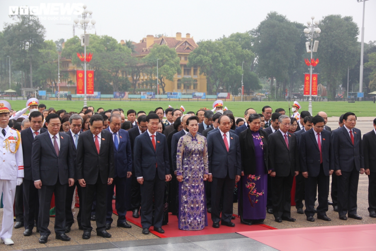Party, State leaders pay tributes to late President Ho ahead of last NA session Party, State leaders pay tributes to late President Ho ahead of last NA session