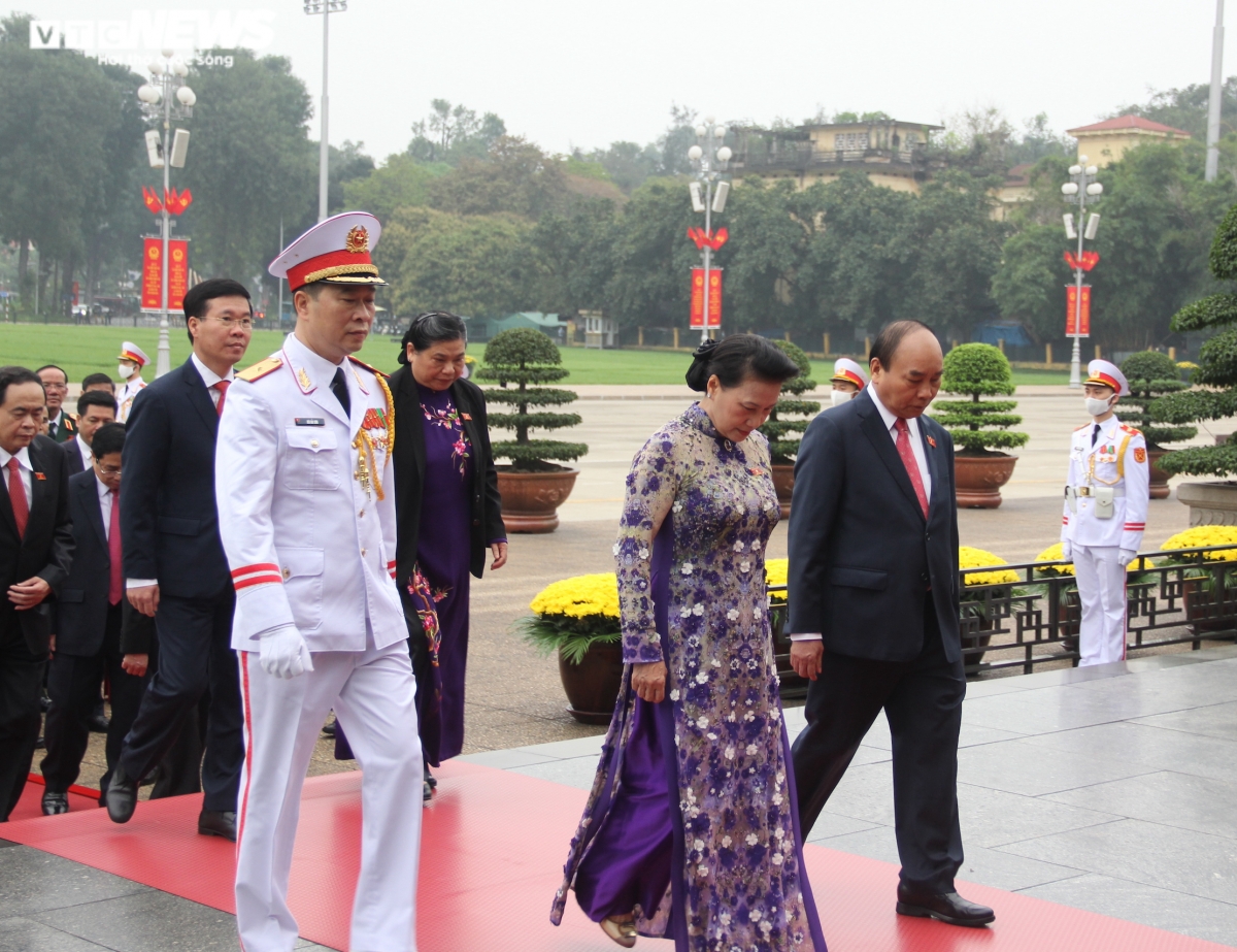 Party, State leaders pay tributes to late President Ho ahead of last NA session Party, State leaders pay tributes to late President Ho ahead of last NA session