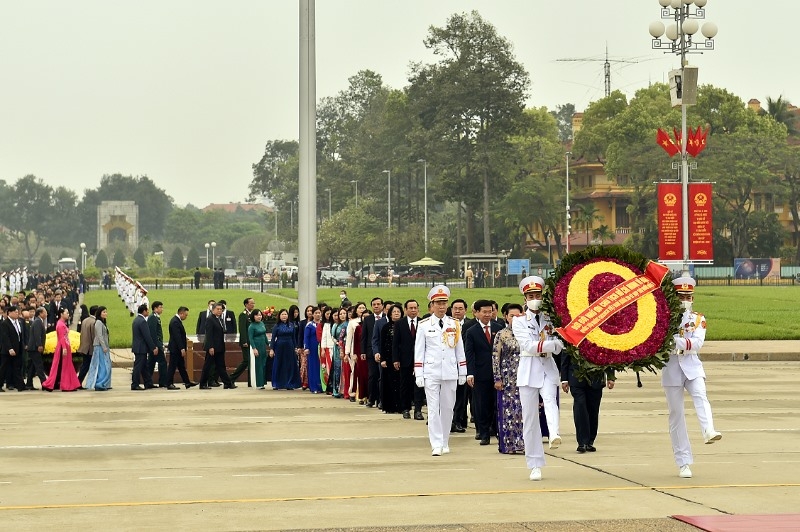 Party, State leaders pay tributes to late President Ho ahead of last NA session Party, State leaders pay tributes to late President Ho ahead of last NA session