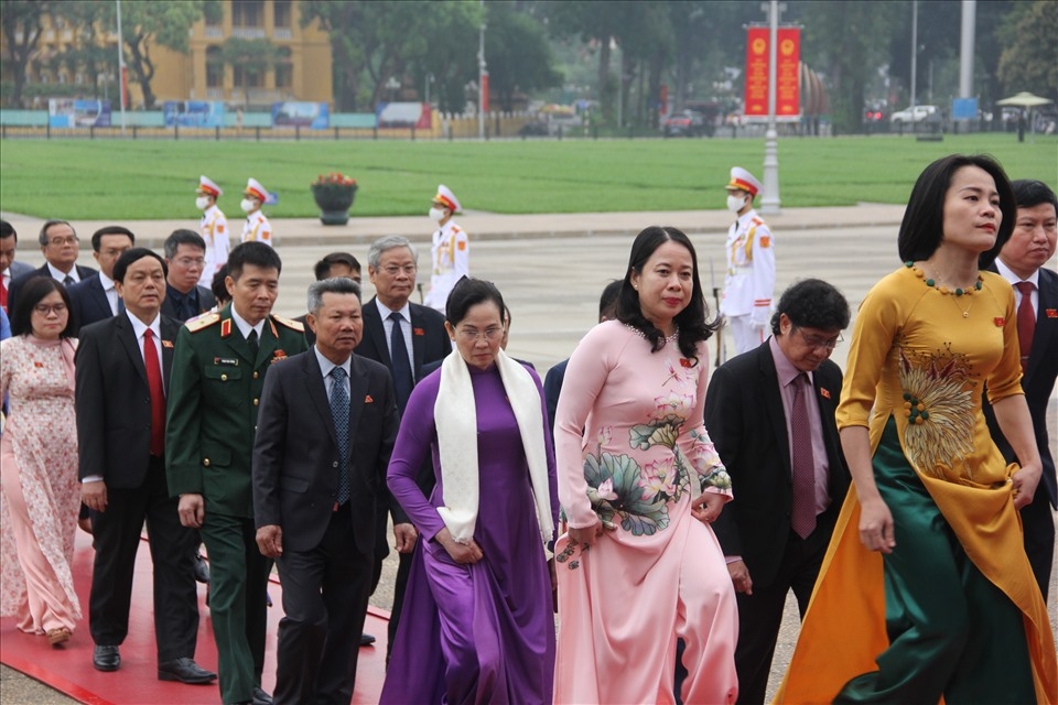 Party, State leaders pay tributes to late President Ho ahead of last NA session Party, State leaders pay tributes to late President Ho ahead of last NA session