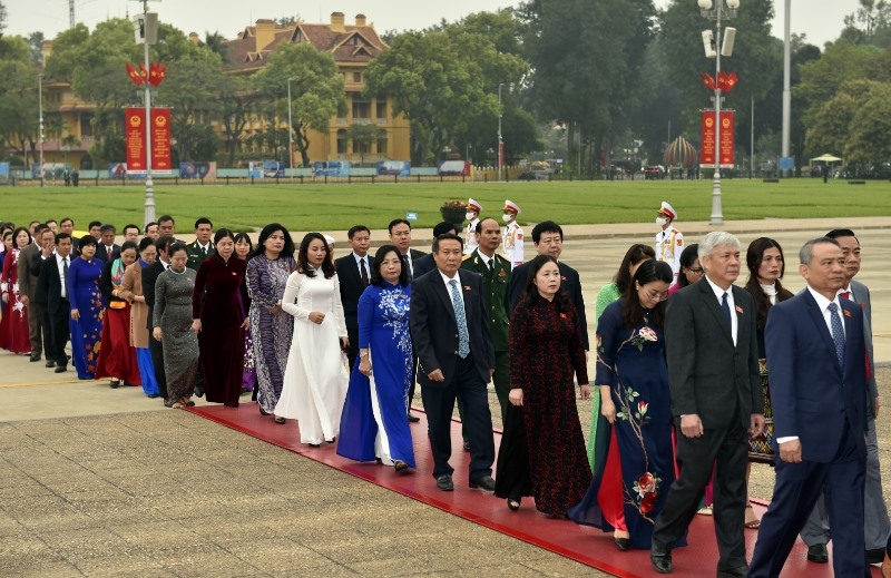 Party, State leaders pay tributes to late President Ho ahead of last NA session Party, State leaders pay tributes to late President Ho ahead of last NA session