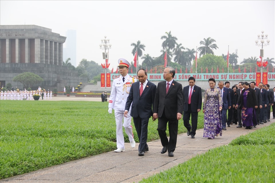 Party, State leaders pay tributes to late President Ho ahead of last NA session Party, State leaders pay tributes to late President Ho ahead of last NA session