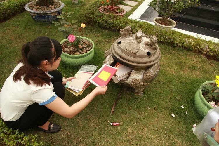 Vietnamese families turn to online ancestor worship services amidst COVID-19 pandemic vietnamese families turn to online ancestor worship services amidst covid 19 pandemic