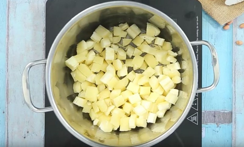 Cassava sweet soup, the perfect dessert to warm up cold winter days cassava sweet soup the perfect dessert to warm up cold winter days
