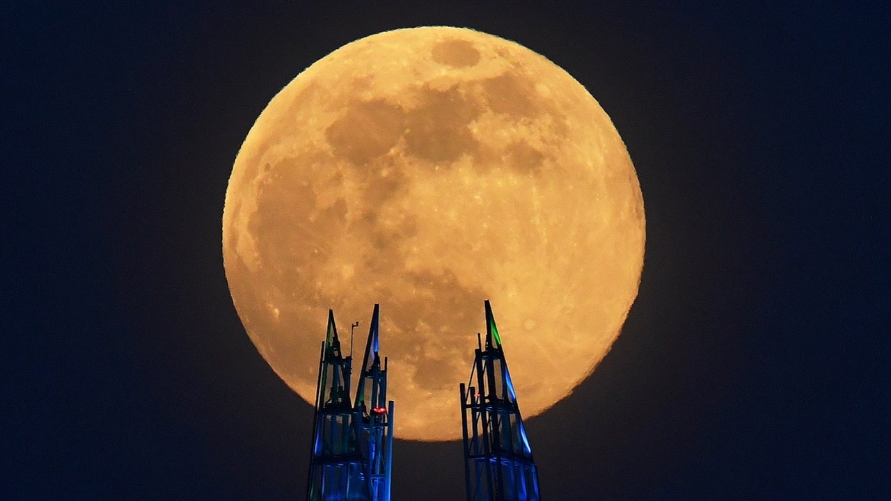 2020's April pink moon: calming respite from COVID-19 pandemic 2020s april pink moon calming respite from covid 19 pandemic