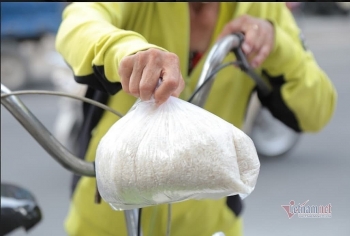 vietnamese young beauties look more attractive with fashioned face masks