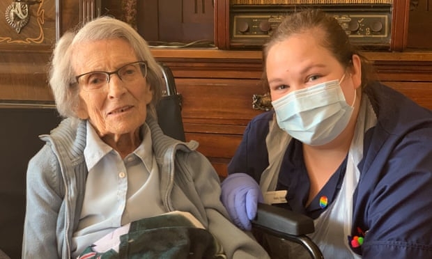 106-year-old COVID-19 patient discharged from hospital 106 year old covid 19 patient discharged from hospital