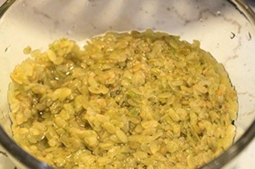 Green rice flake cakes, fine treat of Hanoi green rice flake cakes fine treat of hanoi