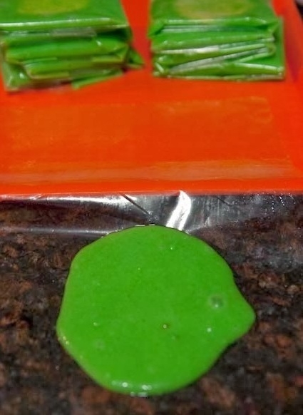 Green rice flake cakes, fine treat of Hanoi green rice flake cakes fine treat of hanoi