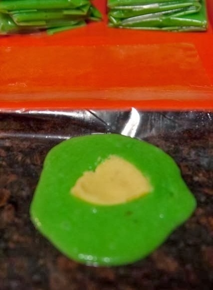 Green rice flake cakes, fine treat of Hanoi green rice flake cakes fine treat of hanoi