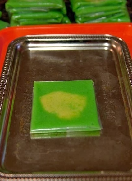 Green rice flake cakes, fine treat of Hanoi green rice flake cakes fine treat of hanoi