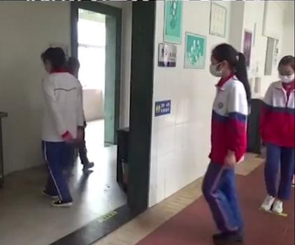 Chinese primary students return schools with self-made ‘distancing hats’ chinese primary students return schools with self made distancing hats