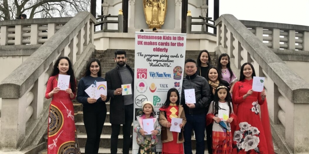 Vietnamese British children send hundreds of hand-made cards to nursing home Vietnamese British kids send hundreds of hand-made cards to nursing home
