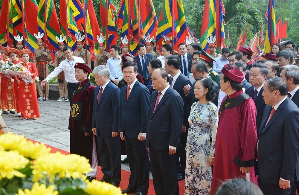 State President offers incense, pays tribute to Hung Kings State President offers incense, pays tribute to Hung Kings