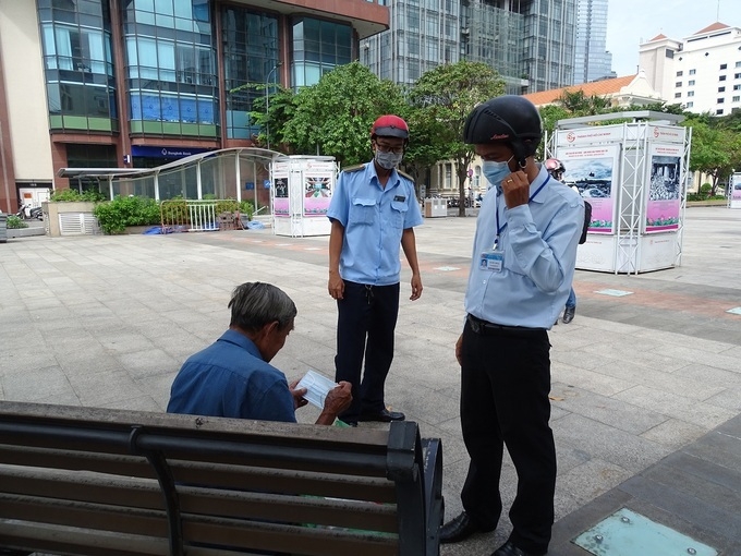 Deputy PM asks HCMC to impose hefty fine on maskless people in public places Deputy PM asks HCMC to impose hefty fine on maskless people in public places