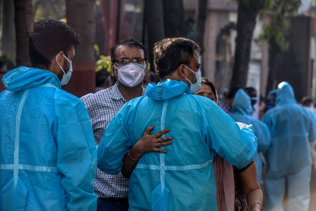 India’s lastest Covid-19 updates: record numbers for 5th days straight, hospitals scramble for oxygen India’s lastest Covid-19 updates: record numbers for 5th days straight, hospitals scramble for oxygen