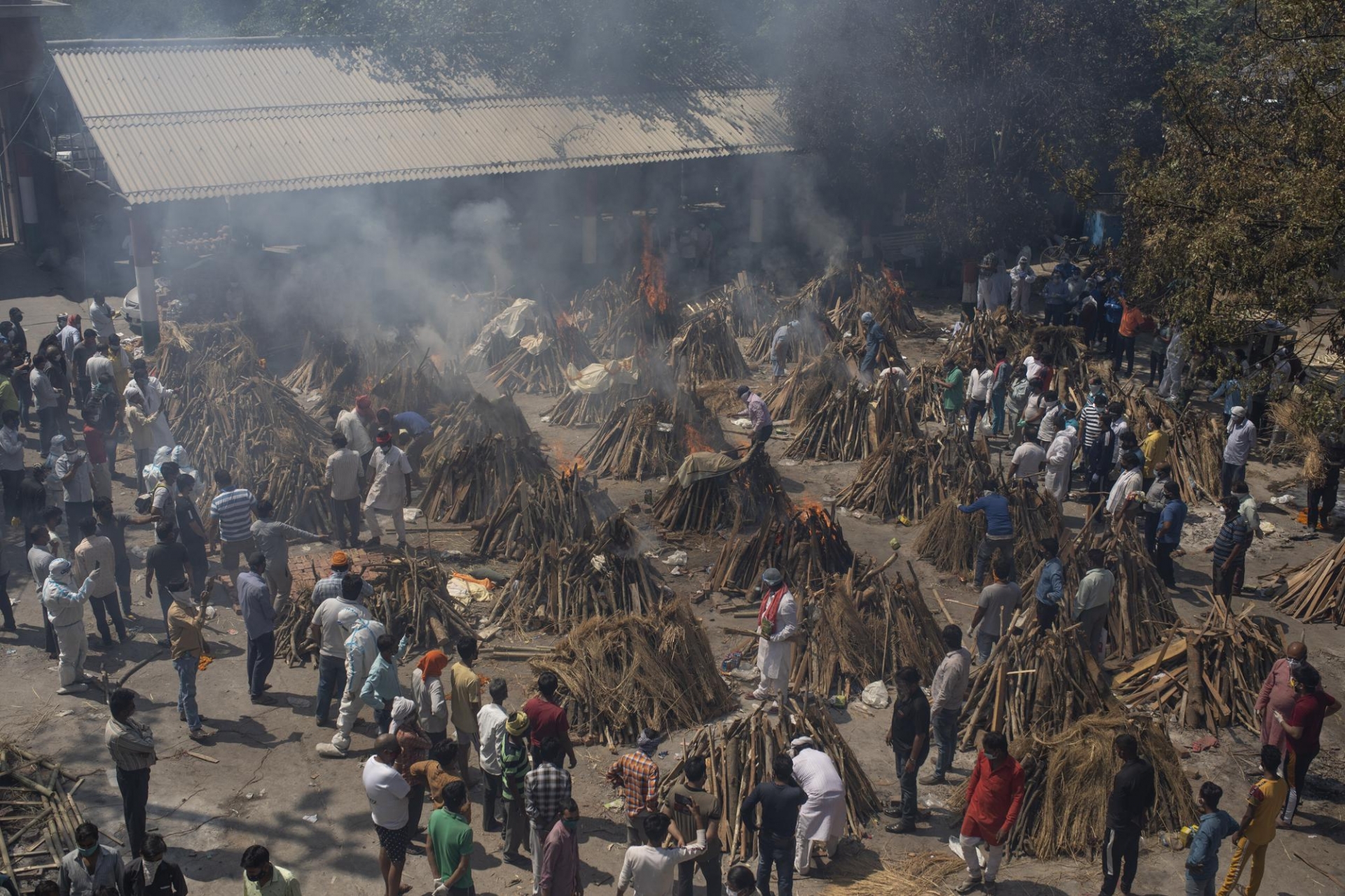 India’s lastest Covid-19 updates: record numbers for 5th days straight, hospitals scramble for oxygen India’s lastest Covid-19 updates: record numbers for 5th days straight, hospitals scramble for oxygen