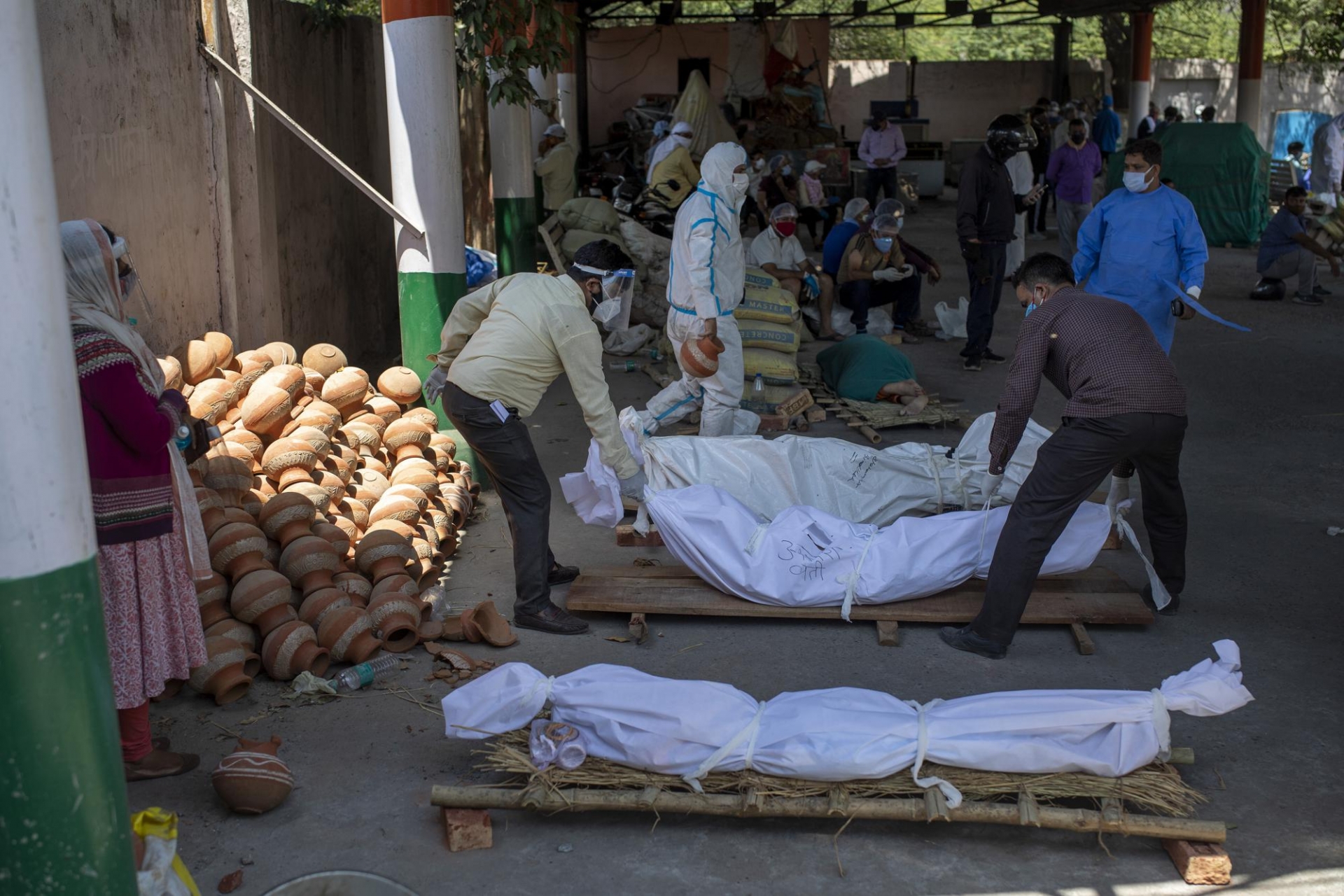 India’s lastest Covid-19 updates: record numbers for 5th days straight, hospitals scramble for oxygen India’s lastest Covid-19 updates: record numbers for 5th days straight, hospitals scramble for oxygen
