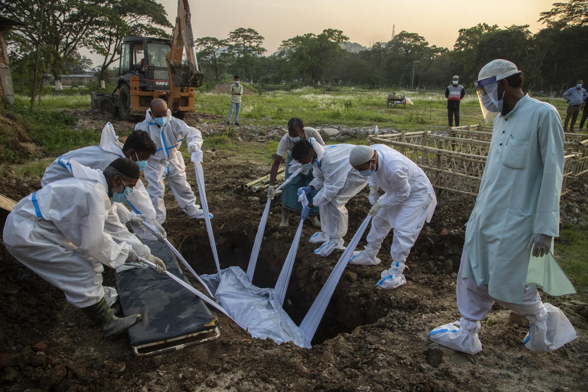 India’s lastest Covid-19 updates: record numbers for 5th days straight, hospitals scramble for oxygen India’s lastest Covid-19 updates: record numbers for 5th days straight, hospitals scramble for oxygen