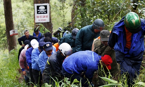 Russia tourist dies trying to capture Vietnam waterfall on flycam Russia tourist dies trying to capture Vietnam waterfall on flycam