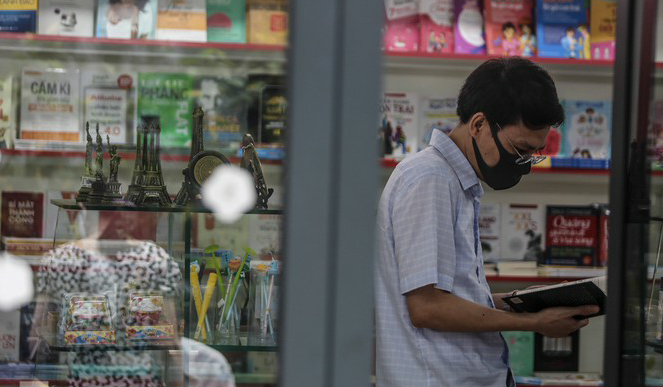 Hanoi Book street reopens after social distancing ease hanoi book street reopens after social distancing