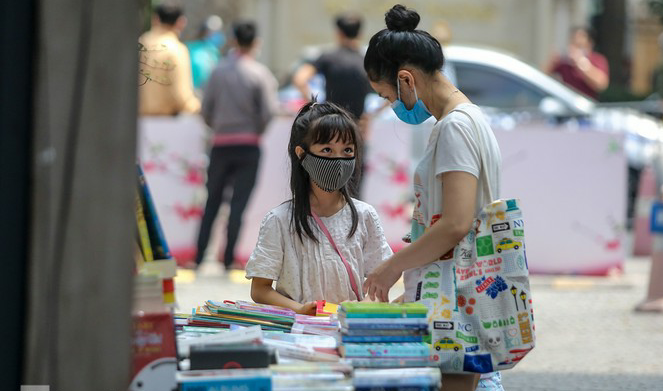 Hanoi Book street reopens after social distancing ease hanoi book street reopens after social distancing