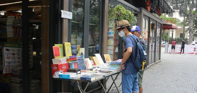 Hanoi Book street reopens after social distancing ease hanoi book street reopens after social distancing