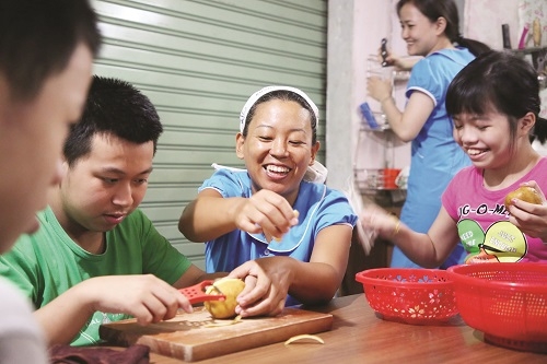 Japanese teacher bridges gap with Vietnamese children with autism japanese teacher bridges gap with vietnamese children with autism