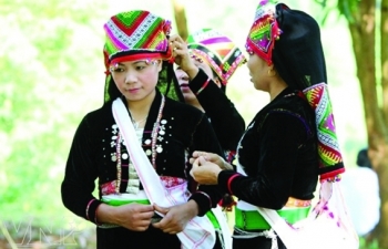 unique self aware shop of muong ethnic people