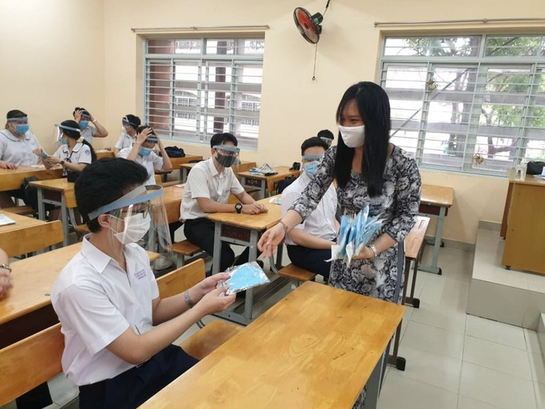 COVID-19 combat: Vietnamese students wear anti-droplet face shields returning school vietnamese students wear anti droplet face shields returning school
