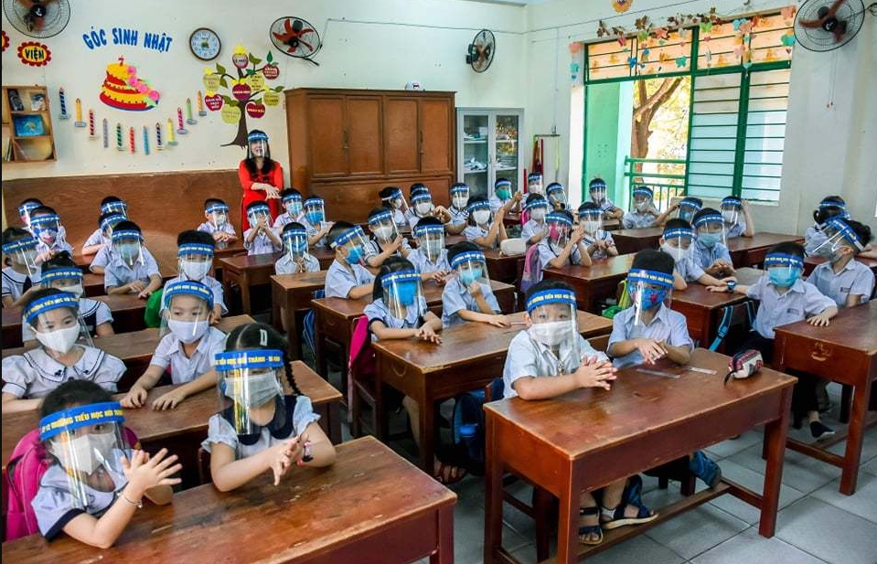 covid 19 combat table partitions installed in schools to curb covid 19