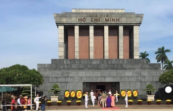 egyptian newspaper praises president ho chi minh